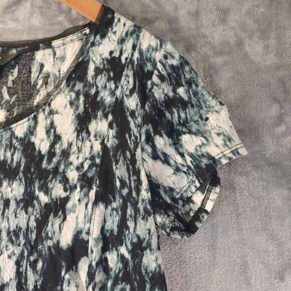 Simply Vera Abstract Print Top S Art to Wear High Low Gray Black Tee Graphic Top - Picture 8 of 10
